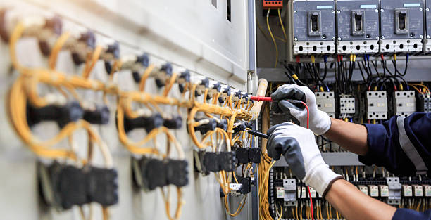 Professional Electrician technician working in Universal City, TX